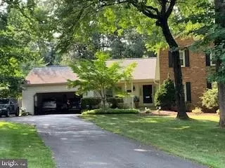 1038 Carnation Dr, Rockville, MD 20850
