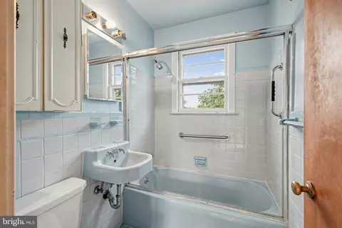 Bath - 728 Dennis Ave, Silver Spring, MD 20901 photo 1 of 2