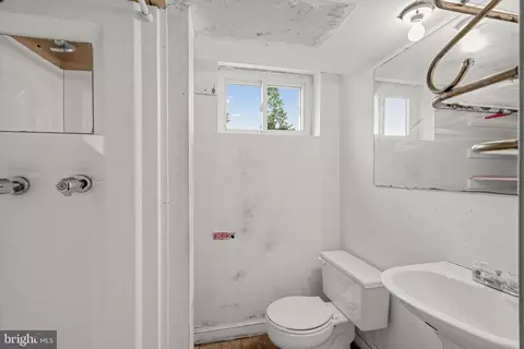 Bath - 728 Dennis Ave, Silver Spring, MD 20901 photo 2 of 2
