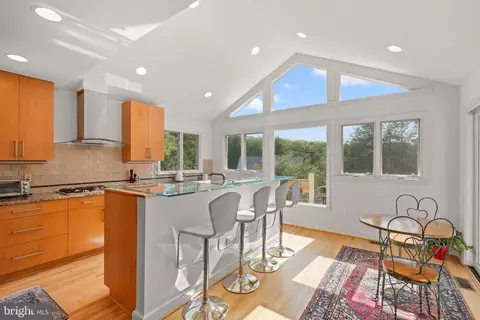 9219 Levelle Dr, Chevy Chase, MD 20815
