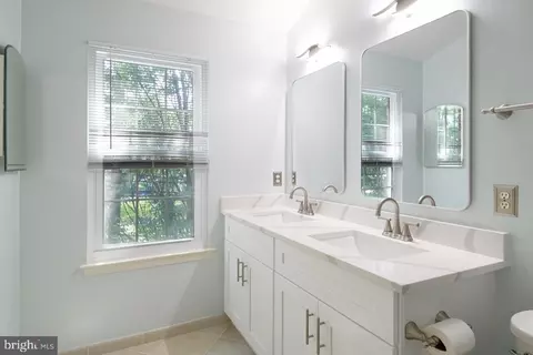 Bath - 9423 Fields Rd, Gaithersburg, MD 20878 photo 3 of 5