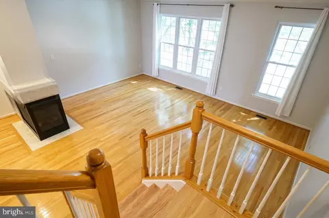 Living - 9423 Fields Rd, Gaithersburg, MD 20878 photo 6 of 11