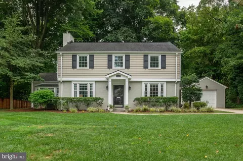9616 W Bexhill Dr, Kensington, MD 20895