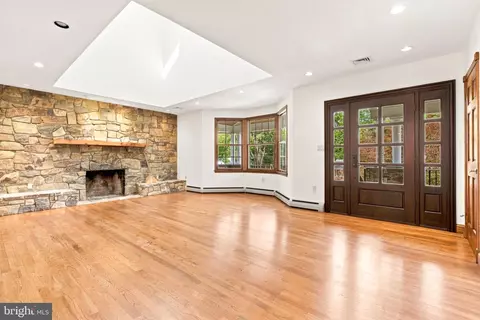 Living - 318 Duxbury Rd, Silver Spring, MD 20905 photo 4 of 12