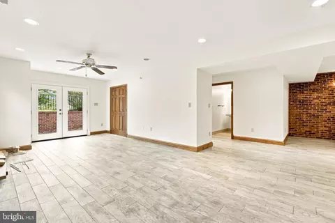 Living - 318 Duxbury Rd, Silver Spring, MD 20905 photo 9 of 12