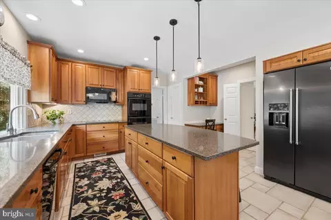 Kitchen - 13426 Rippling Brook Dr, Silver Spring, MD 20906 photo 5 of 6