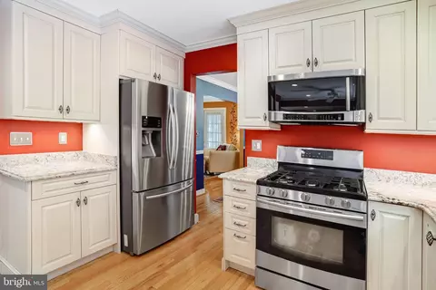 Kitchen - 229 Windridge Acres Ct, Silver Spring, MD 20905 photo 4 of 8