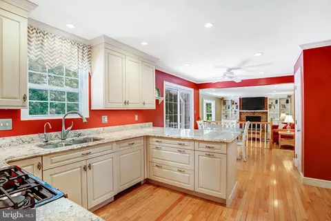 Kitchen - 229 Windridge Acres Ct, Silver Spring, MD 20905 photo 7 of 8