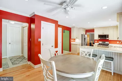 Entry Way - 229 Windridge Acres Ct, Silver Spring, MD 20905 photo 5 of 9