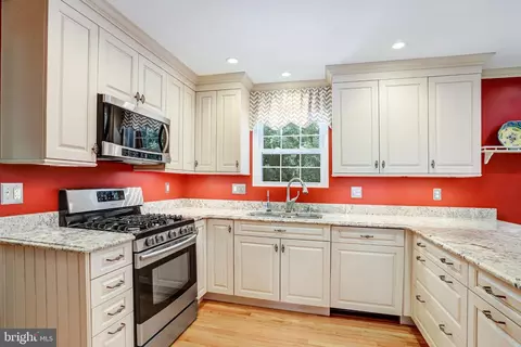 Kitchen - 229 Windridge Acres Ct, Silver Spring, MD 20905 photo 5 of 8