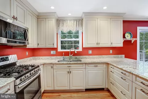 Kitchen - 229 Windridge Acres Ct, Silver Spring, MD 20905 photo 6 of 8