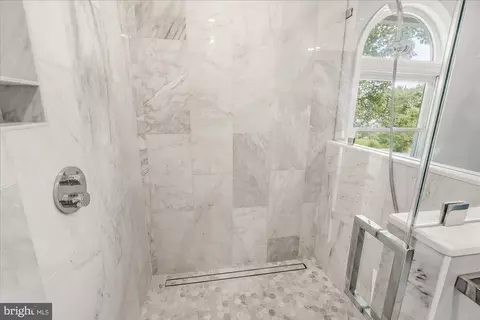 Bath - 17004 Spates Hill Rd, Poolesville, MD 20837 photo 3 of 5