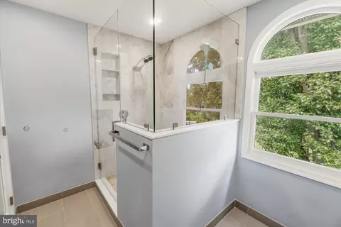 Bath - 17004 Spates Hill Rd, Poolesville, MD 20837 photo 2 of 5