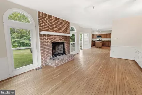 Living - 17004 Spates Hill Rd, Poolesville, MD 20837 photo 2 of 3