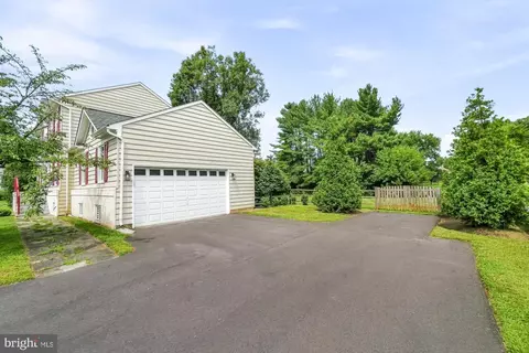 Exterior - 17004 Spates Hill Rd, Poolesville, MD 20837 photo 6 of 20