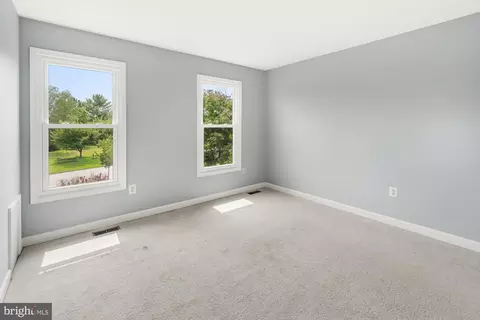 Bedroom - 17004 Spates Hill Rd, Poolesville, MD 20837 photo 4 of 5