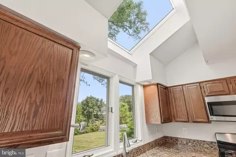 Kitchen - 17004 Spates Hill Rd, Poolesville, MD 20837 photo 3 of 4