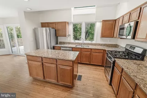 Kitchen - 17004 Spates Hill Rd, Poolesville, MD 20837 photo 2 of 4