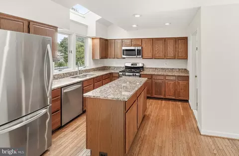 Kitchen - 17004 Spates Hill Rd, Poolesville, MD 20837 photo 4 of 4