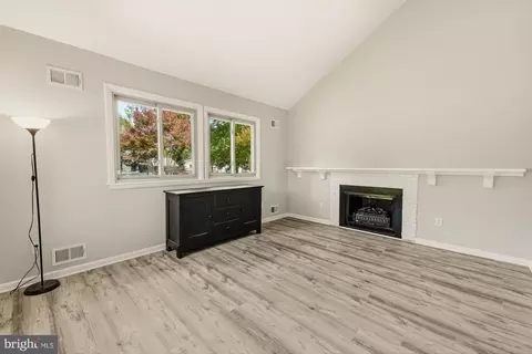 Living - 19345 Hempstone Ave, Poolesville, MD 20837 photo 2 of 3