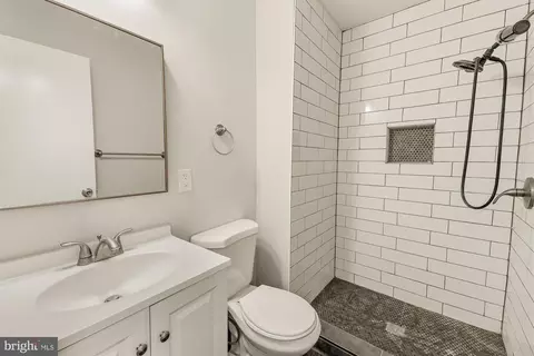 Bath - 19345 Hempstone Ave, Poolesville, MD 20837 photo 2 of 3