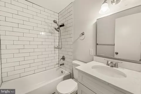 Bath - 19345 Hempstone Ave, Poolesville, MD 20837 photo 3 of 3