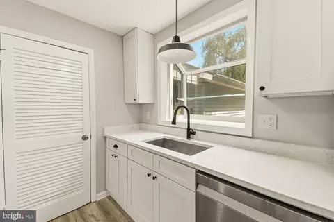 Kitchen - 19345 Hempstone Ave, Poolesville, MD 20837 photo 3 of 5