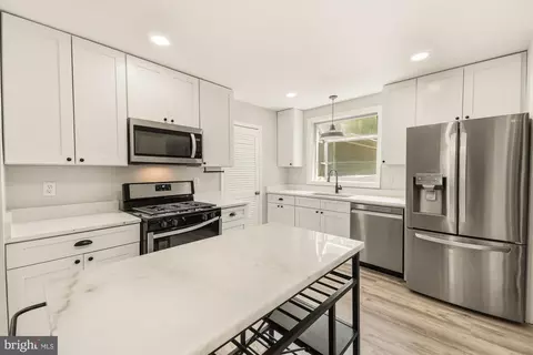 Kitchen - 19345 Hempstone Ave, Poolesville, MD 20837 photo 1 of 5