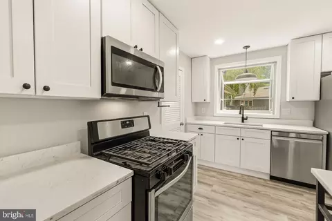Kitchen - 19345 Hempstone Ave, Poolesville, MD 20837 photo 2 of 5