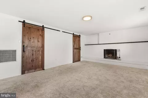 Living - 19110 Dowden Cir, Poolesville, MD 20837 photo 6 of 7