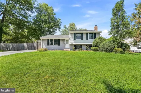 Exterior - 19110 Dowden Cir, Poolesville, MD 20837 photo 3 of 15