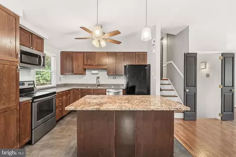 Kitchen - 19110 Dowden Cir, Poolesville, MD 20837 photo 6 of 6