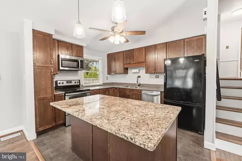 Kitchen - 19110 Dowden Cir, Poolesville, MD 20837 photo 1 of 6
