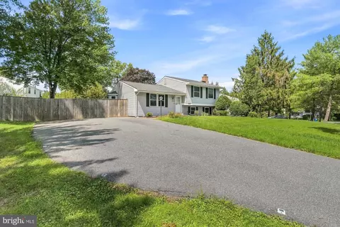 Exterior - 19110 Dowden Cir, Poolesville, MD 20837 photo 5 of 15