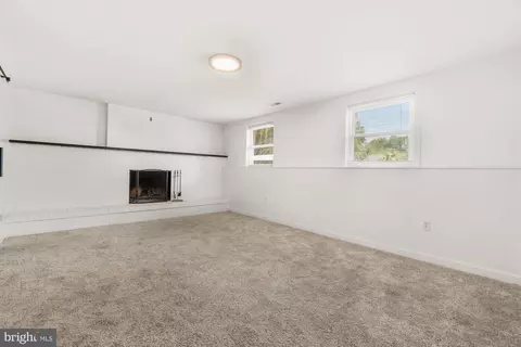 Living - 19110 Dowden Cir, Poolesville, MD 20837 photo 7 of 7