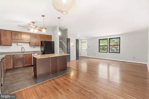 Living - 19110 Dowden Cir, Poolesville, MD 20837 photo 4 of 7
