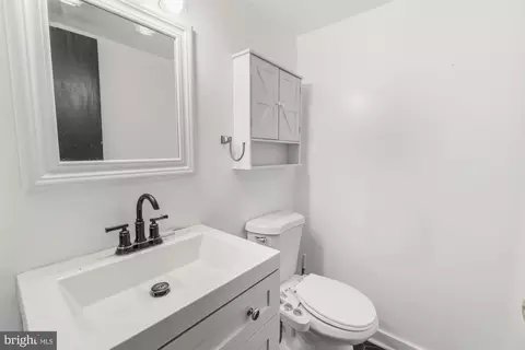 Bath - 19110 Dowden Cir, Poolesville, MD 20837 photo 2 of 2