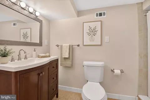 Bath - 12002 Judson Rd, Silver Spring, MD 20902 photo 2 of 2