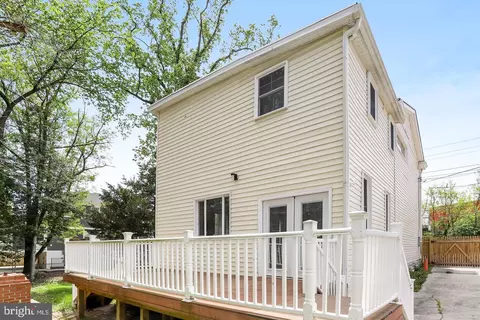Exterior - 827 Philadelphia Ave, Silver Spring, MD 20910 photo 2 of 3