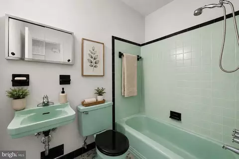 Bath - 11302 Kenton Pl, Silver Spring, MD 20902 photo 3 of 6