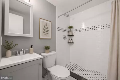 Bath - 11302 Kenton Pl, Silver Spring, MD 20902 photo 5 of 6