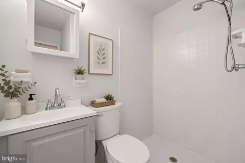Bath - 11302 Kenton Pl, Silver Spring, MD 20902 photo 1 of 6