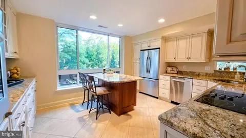 4982 Sentinel Dr #14-206, Bethesda, MD 20816