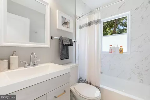 Bath - 10806 Inwood Ave, Silver Spring, MD 20902 photo 1 of 4