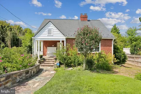 4721 N Chelsea Ln, Bethesda, MD 20814