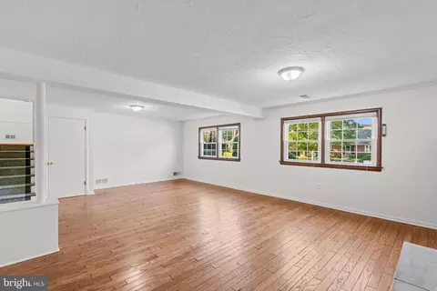 Living - 905 Winhall Way, Silver Spring, MD 20904 photo 8 of 10