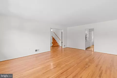 Living - 905 Winhall Way, Silver Spring, MD 20904 photo 4 of 10