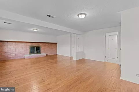 Living - 905 Winhall Way, Silver Spring, MD 20904 photo 9 of 10