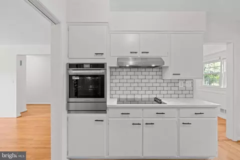 Kitchen - 905 Winhall Way, Silver Spring, MD 20904 photo 4 of 4