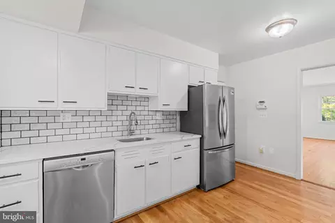 Kitchen - 905 Winhall Way, Silver Spring, MD 20904 photo 3 of 4